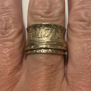 Fidget ring Costume, silver, fidget ring, approximate size 8, great condition